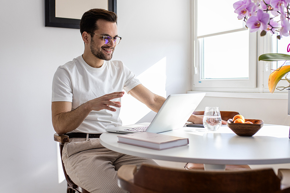 como-mantenerte-saludable-mientras-trabajas-en-home-office
